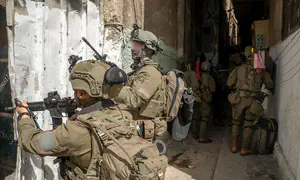 Soldiers neutralize terrorist attempting stabbing & weapon theft
